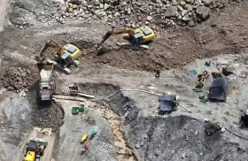 中国男子伙同7名菲律宾人非法采金被捕