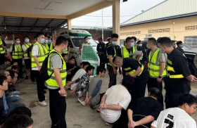 昨天，柬埔寨遣返323名涉诈中国公民 强化跨境电诈打击力度