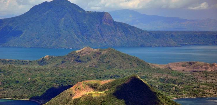 【塔尔火山】塔尔火山是菲律宾最活跃的火山之一