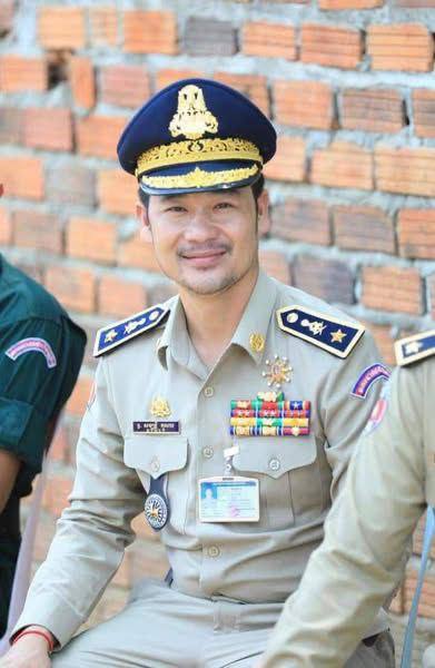 面熟吧？这个警官终于被抓！