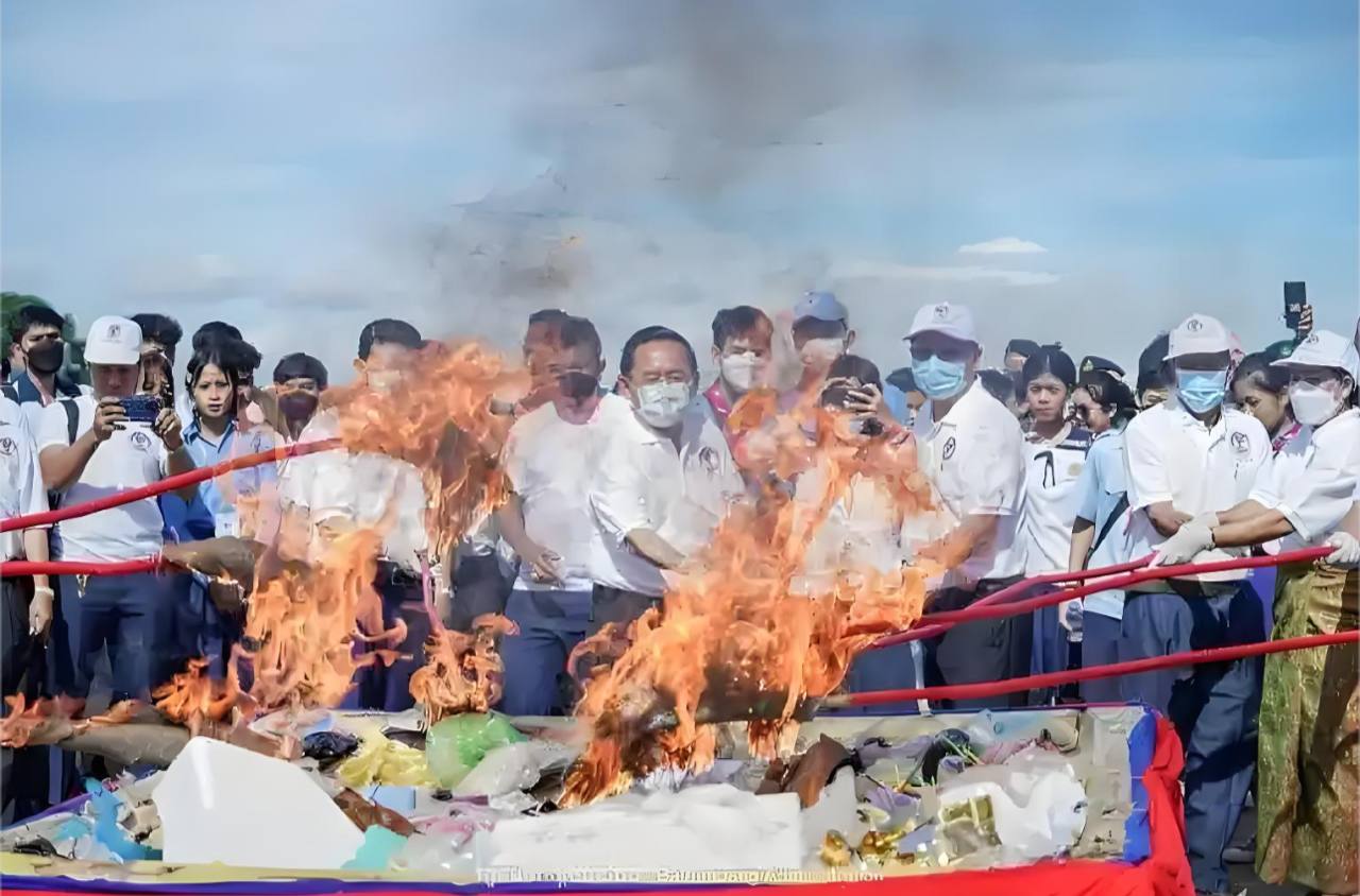 2568-11-05 23.18.42.jpg